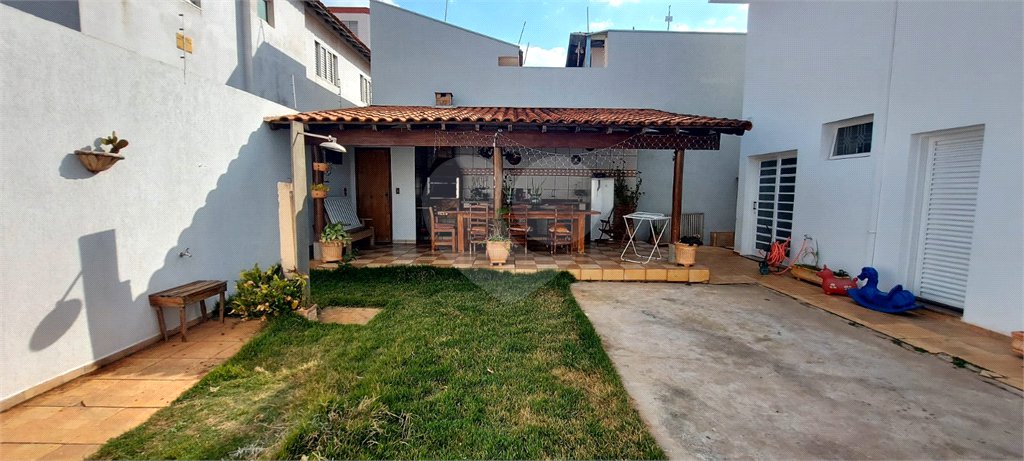 Casa à venda com 5 quartos, sendo 1 suíte, em Jardim Santa Paula, São Carlos, SP