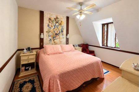 Sobrado com cinco quartos sendo 3 suites 4 vagas| R$ 3.300.000 no Alto da Boa Vista - São Paulo