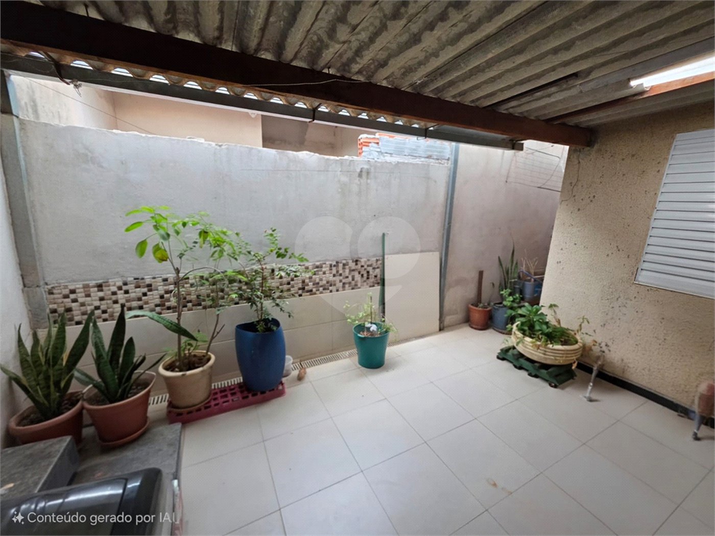 Casa com edícula no Abdelnur.