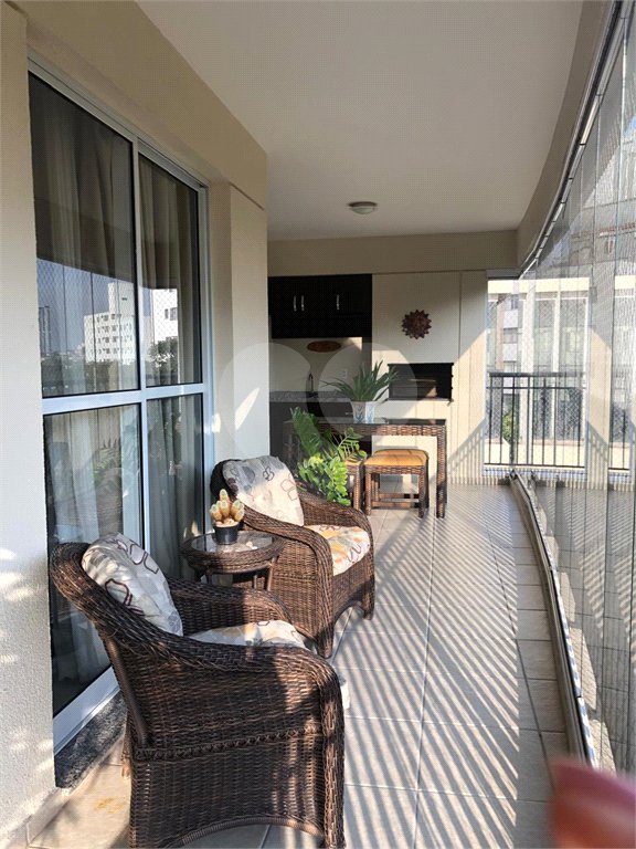 Apartamento de 176 m2 com 4 dormitórios sendo 3 suítes com 3 vagsa Condomínio Dolce Vita Avenida Lacerda Franco ,Cambuci -São Paulo