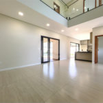 Indaiatuba - Condomínio Milano - Sobrado - 350 m² de terreno - 240 m² de área construída - 4 vagas de garagem, sendo 2 cobertas - Salas de estar e jantar integradas - 3 suítes com closet e varanda no pavimento superior - Escritório no térreo - Espaço gourmet com churrasqueira - Banheiro externo