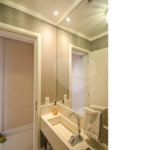 Espaço, conforto e uma localização privilegiada fazem deste apartamento mobiliado no Baeta Neves, em São Bernardo do Campo, uma excelente opção para seu novo lar. Com 118 m², três dormitórios e quatro banheiros, o imóvel oferece ambientes amplos para acomodar a família e receber amigos com comodidad