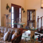 Casa com 3 dormitórios sendo 1 suíte, escritórios, 2 salas, cozinha, 3 vagas de garagem.