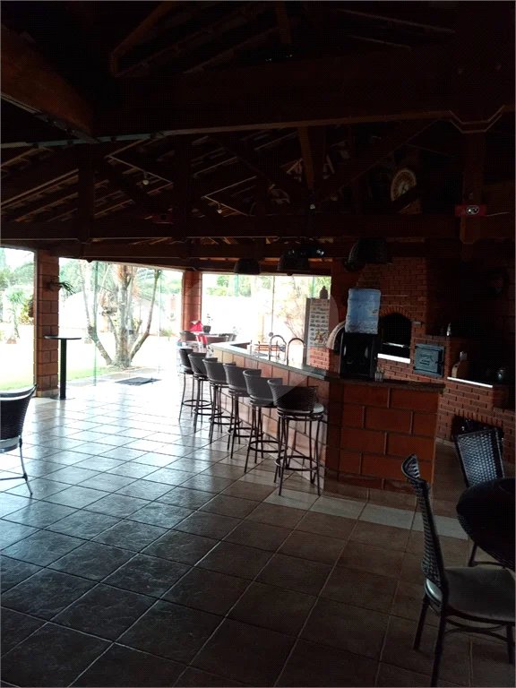 Chácara à venda. Ampla área de lazer. Aceita permuta com apartamento na praia