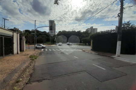 Casa de Alto Padrão à Venda e Locação no Parque Santa Mônica - São Carlos