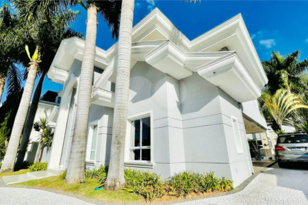 Belíssima casa à venda com 700 m² no Condomínio Tamboré, em Alphaville!!!