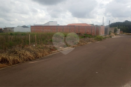 Lote no Jardim do Bosque, aceita financiamento ou aquisição de terreno e construção .