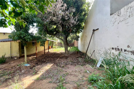 Terreno à Venda no Jardim Tangará