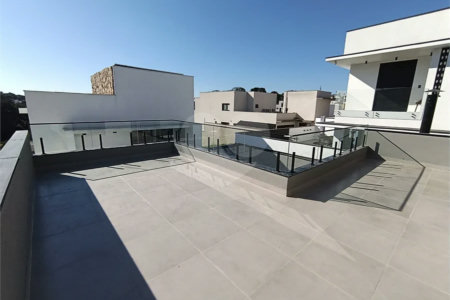 Casa com 3 suítes, piscina e área gourmet em terreno de 360m²