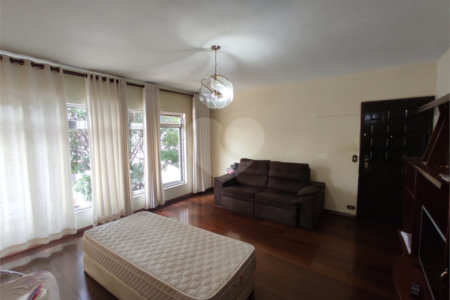 Casa Térrea á venda em ótima localização na Vila Galvão, Guarulhos.