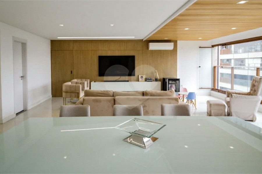 Apartamento com 3 suítes, varanda gourmet, lazer completo, churrasqueira, no Campo Belo.