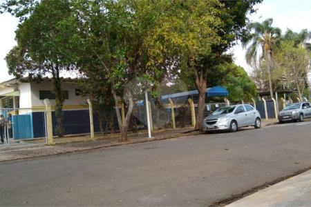 Casa térrea com 2 dormitórios.