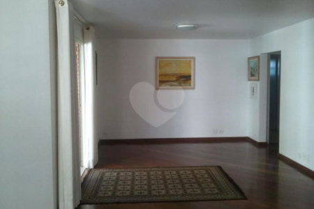 Apartamento à venda 230m² com 4 quartos, 2 suítes e 3 vagas de garagem no Morumbi