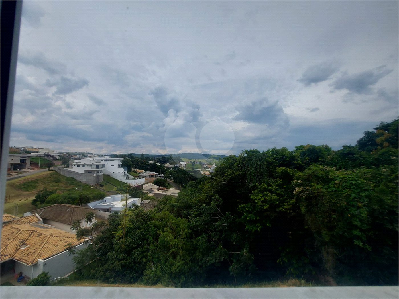Sobrado à venda com 3 quartos, sendo 1 suíte, em Vila Omízollo, Louveira, SP