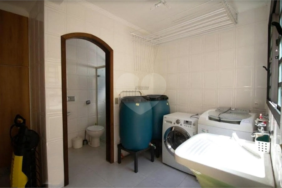 Sobrado excelente com piscina. Espaço gourmet. Salão de festas. Home office. Rua particular