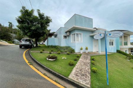 Casa à venda com 3 quartos, sendo 1 suíte,  em Picollo Villaggio, Louveira, SP