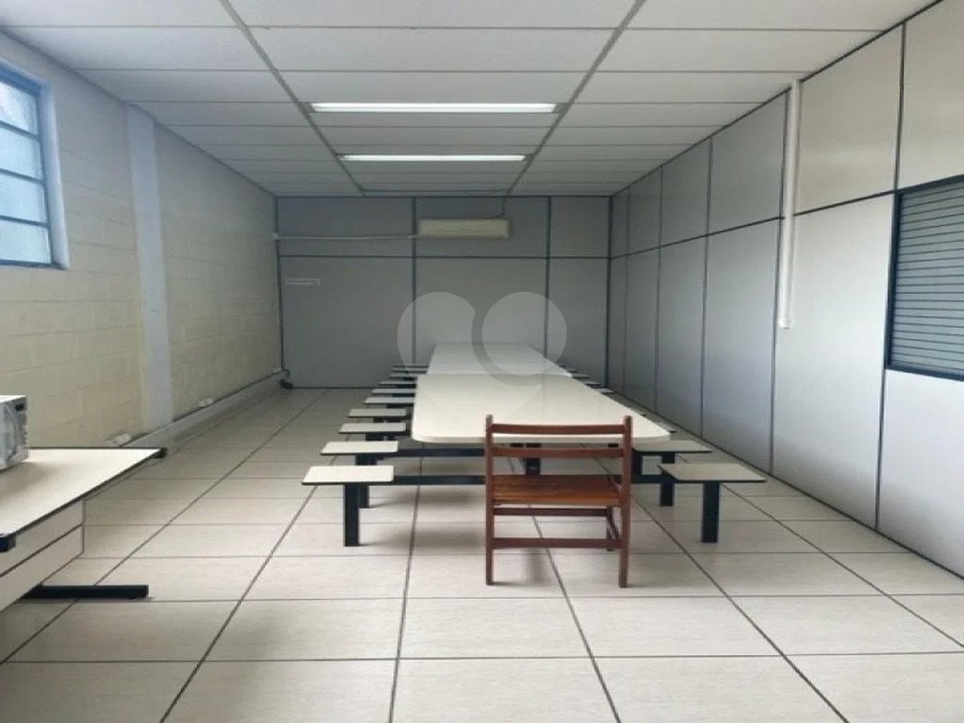 Galpão de 680 M² a 01 km da Rodovia Anchieta.