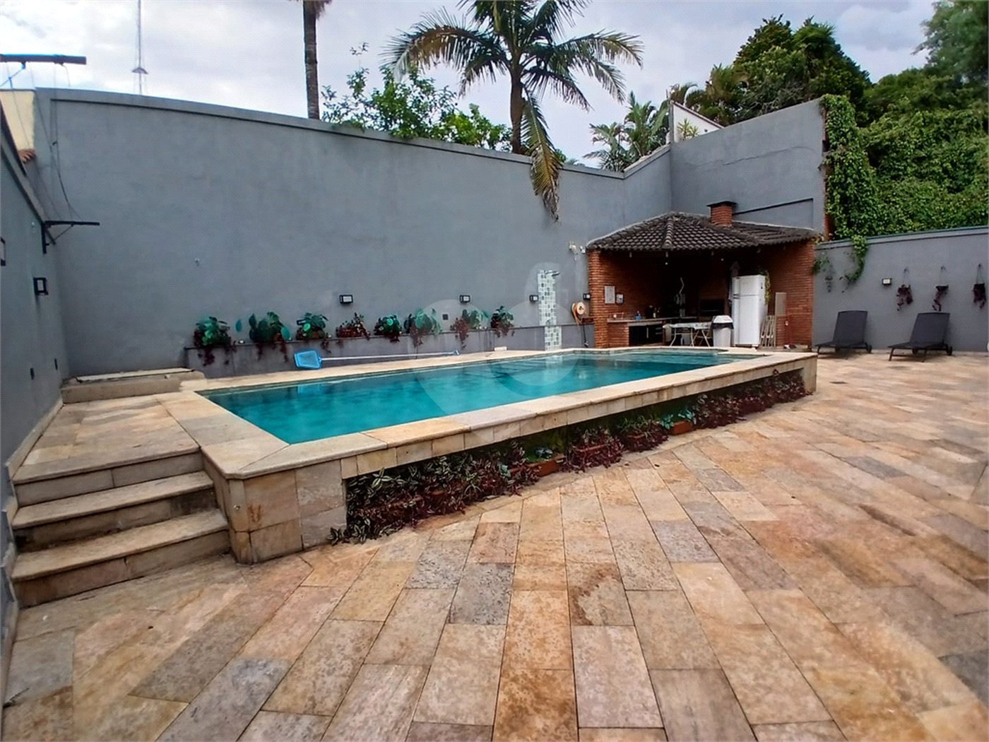 Oportunidade No Alto de Pinheiros Ótimo Sobrado com 352m² de A.C, frente para uma bela Praça.