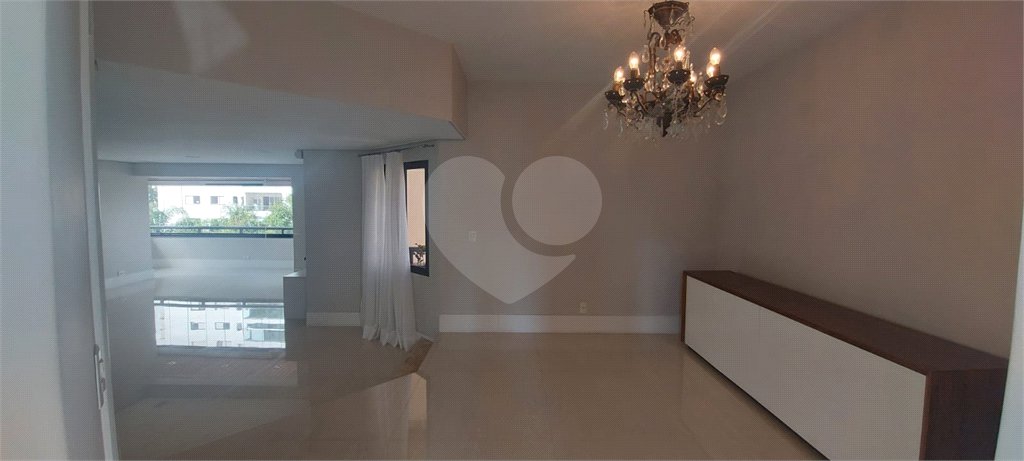 Apartamento à venda no Campo Belo de 245m² com 3 suítes e 3 vagas