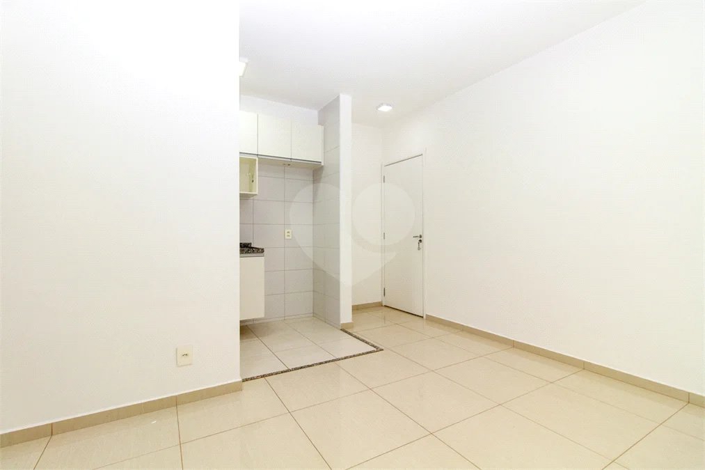 Apartamento com 02 dormitórios, sendo 1 suíte com 02 vagas de garagem