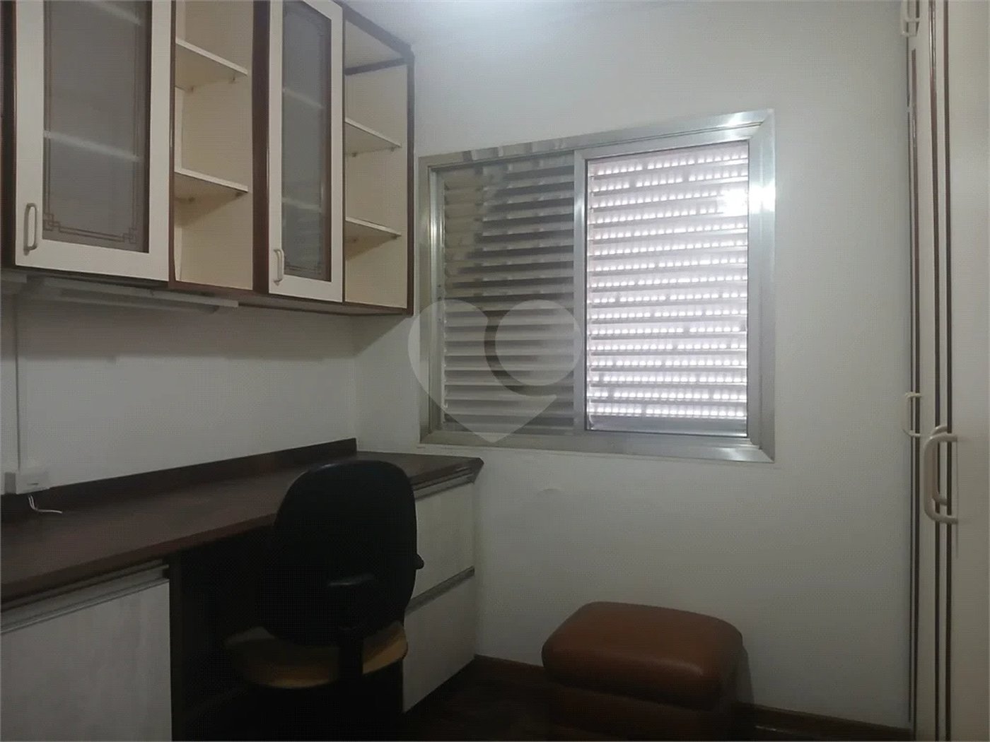 Apartamento a venda com porteira fechada no Belem com 95m com 03 dormitórios espaçoso sendo um suíte, 2 vagas. Aceita Permuta.