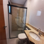 Apartamento COBERTURA com 66m2, 3 quartos, banheiro, sala, cozinha, quintal e 1 vaga