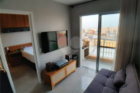 Apartamento com varanda e vaga de garagem à venda no Brás, a 5 minutos do Metrô