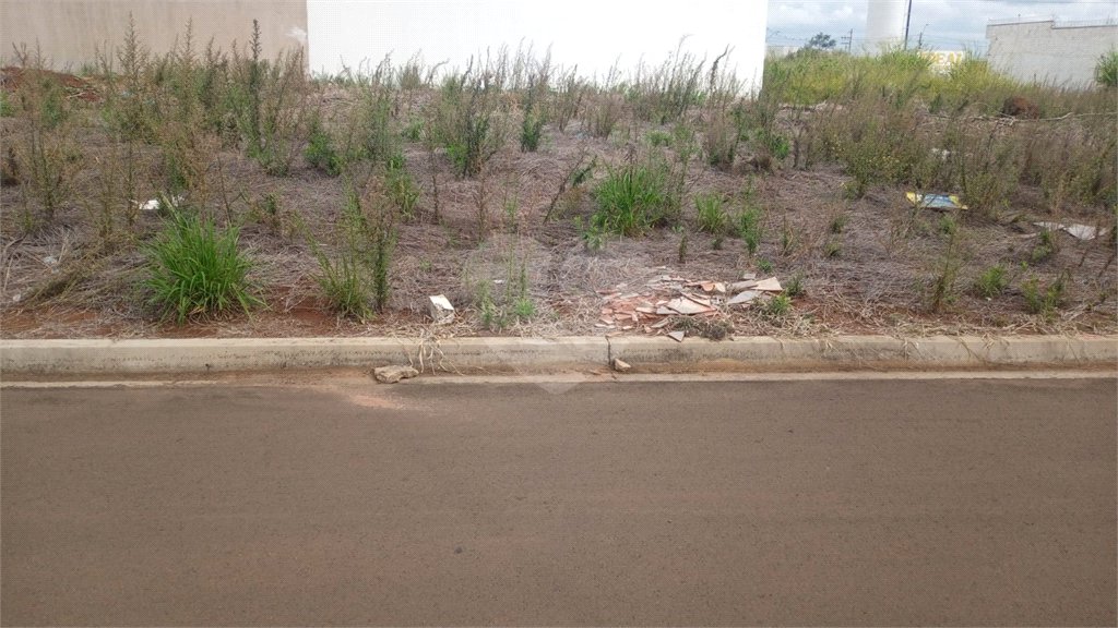 Lote no Jardim do Bosque, aceita financiamento ou aquisição de terreno e construção .