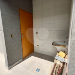 Casa térrea em Atibaia com 3 suítes, sala 2 ambientes, 2 vagas garagem, excelente localização, pronta para morar