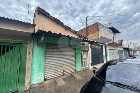 Casa á venda, em Cidade Aracy, São Carlos.