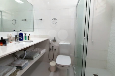Sobrado à venda ou para alugar com 3 quartos, sendo 2 suítes, em Brooklin, São Paulo, SP