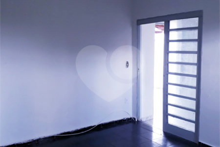 Casa térrea + Sala Comercial na Vila Prado.