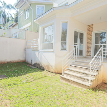 Casa à venda com 4 quartos, sendo 2 suítes, no condomínio Bristol Village, São Paulo - SP