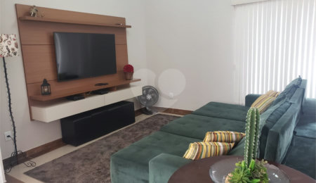 Casa à venda com 3 suítes em Jardim Bounganville, Araraquara, SP