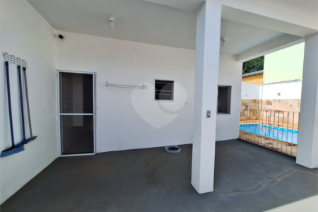 Casa à venda com 2 dormitórios á venda.