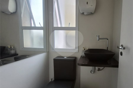 Sala comercial para venda ou locação na Brig.ís Antônio entre Paulista e Parque do Ibirapuera, 70 m², duas vagas de garagem