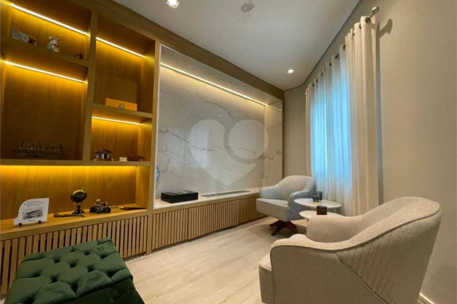 Casa com 4 quartos em condomínio fechado com piscina