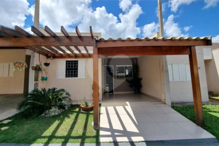 Casa no Condomínio Flamboyant II a venda .