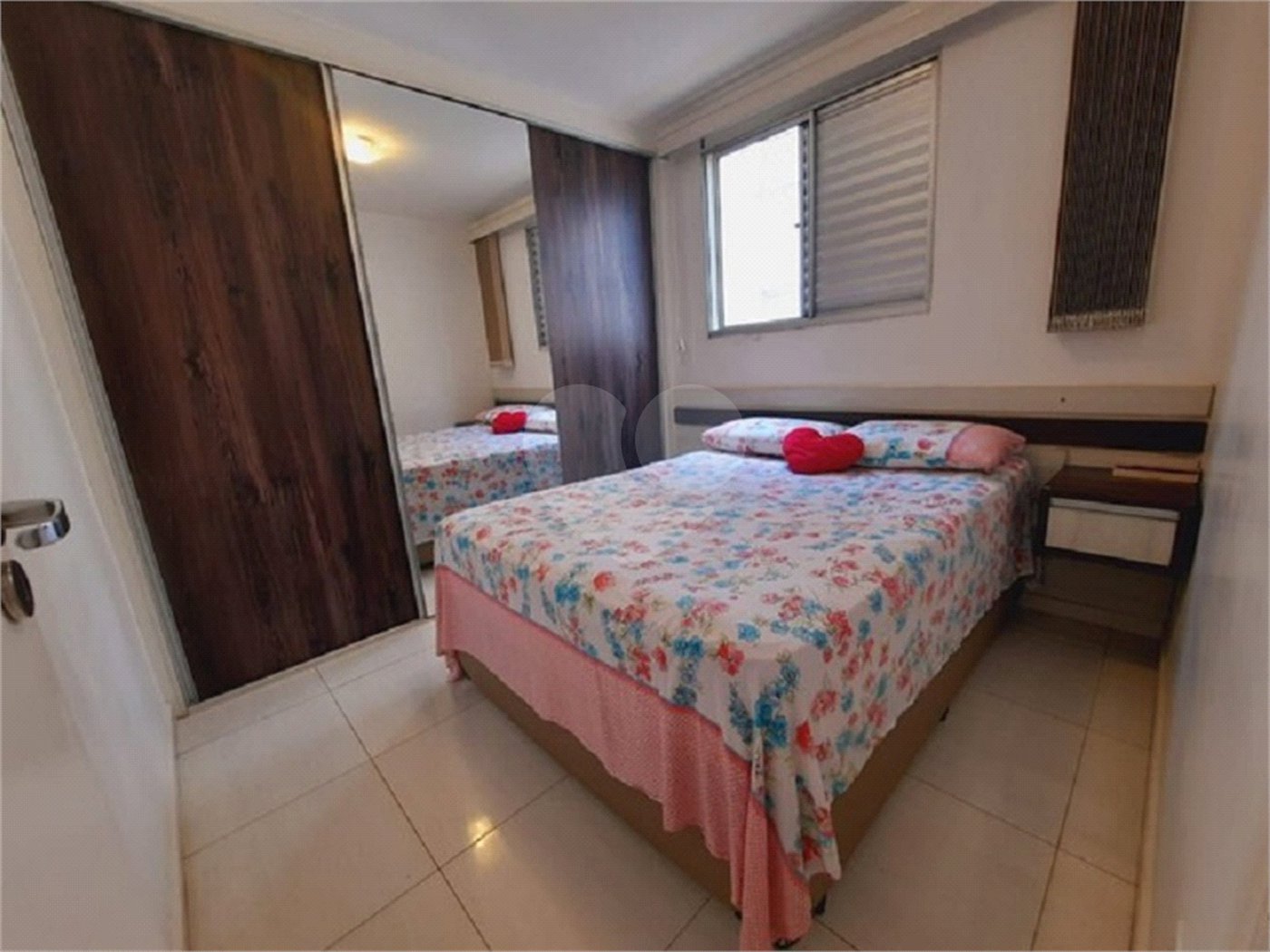 Apartamento no Condomínio Monte Azul .