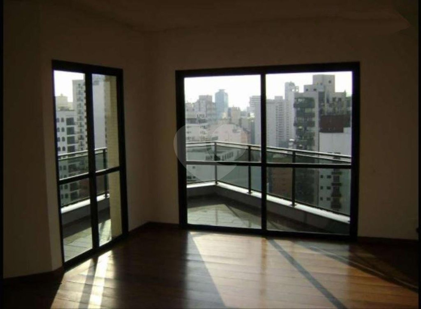 Cobertura duplex com churrasqueira e piscina