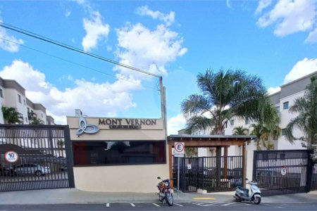 Apartamento no Condomínio Mont Vernon .