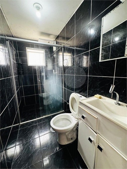 Vende-se Apartamento de 2 Quartos com Sacada na Vila Mascote