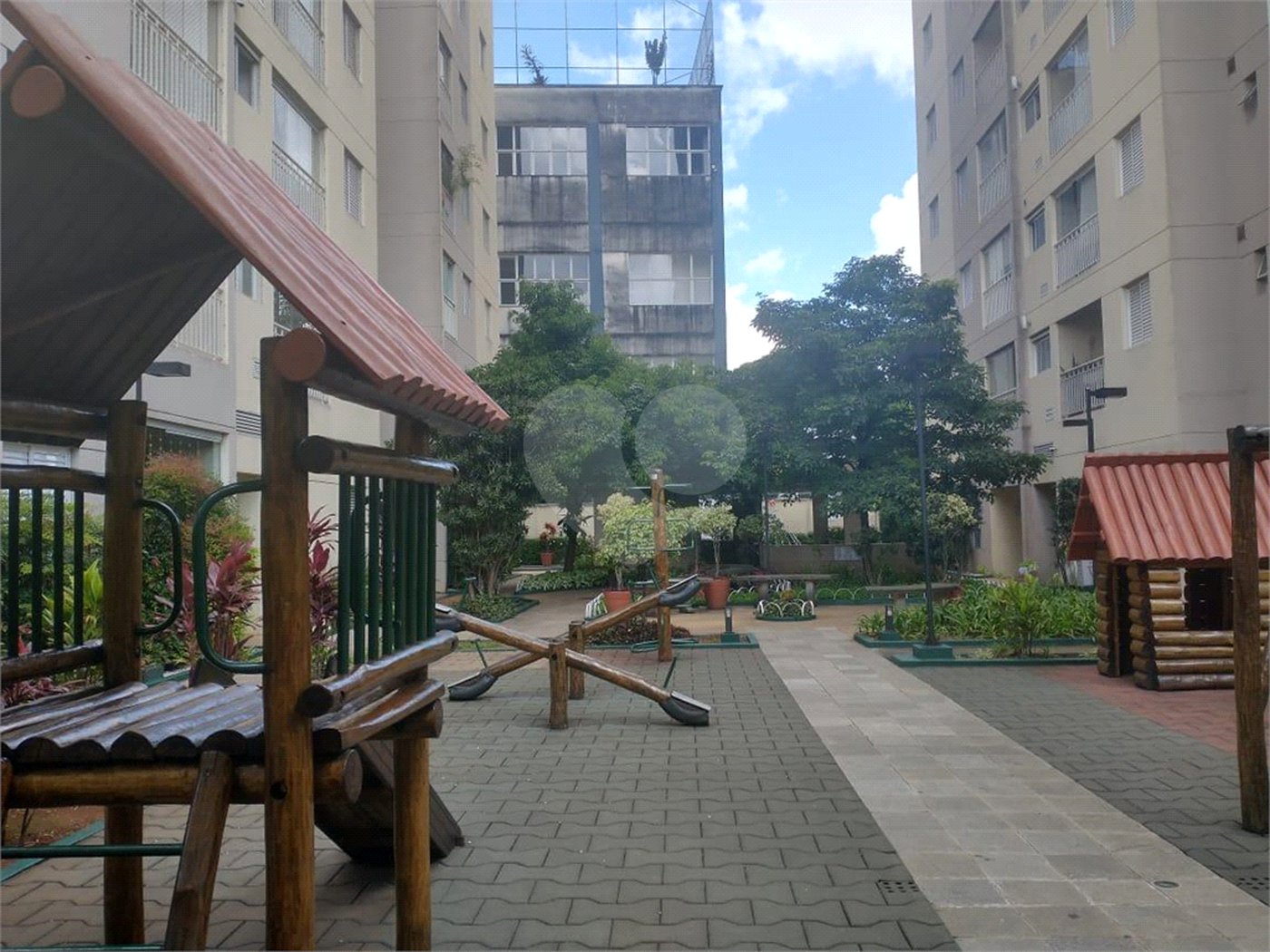 Apto no Cambuci de 55m2, com 2 dorms, 2 banheiros, 1 suíte, 1 vaga. Estuda permuta.
