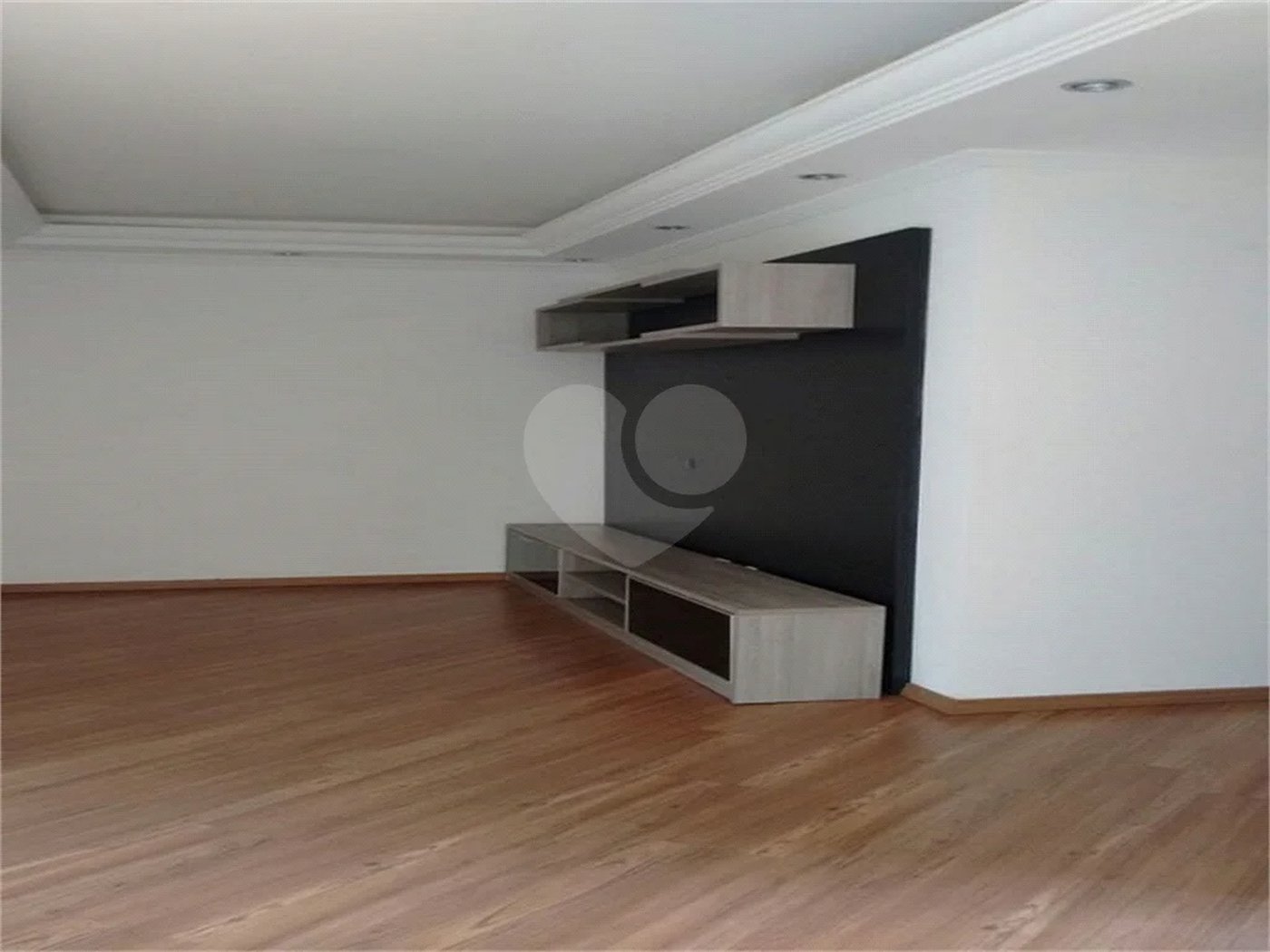 Apartamento à venda, com 1 quarto, armários, varanda, 1 vaga no Jaraguá em São Paulo