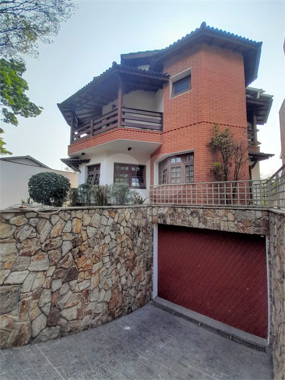 3 AMPLAS SUITES MAIS ECRITORIO MUITO VERDE E AMPLO QUINTAL
