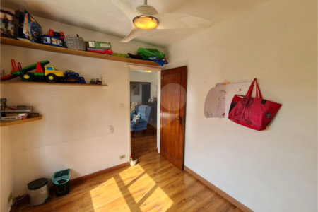 Sobrado à venda com 4 quartos, sendo 1 suíte, em Granja Julieta, São Paulo, SP