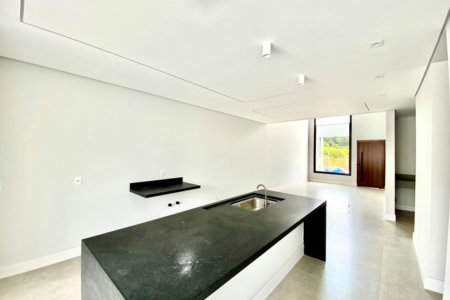 Casa à venda com 3 quartos, sendo 3 suítes, no condomínio Vila Giardino, Jundiaí - SP