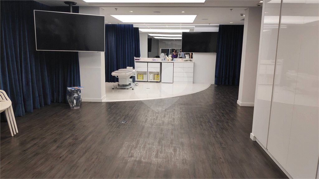 Sala comercial para locação em Moema