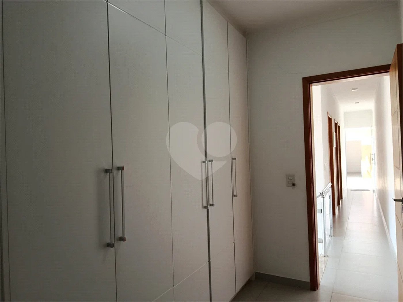 Sobrado novo, com 250m², 3 quartos, sendo 1 suíte, 2 garagens, à venda na Vila Prudente