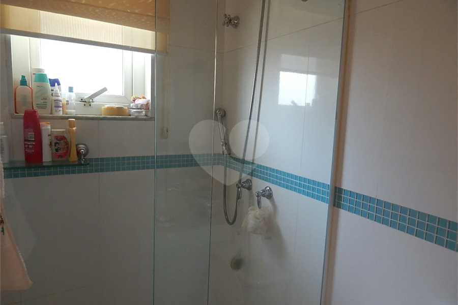 Casa em condomínio fechado no Jardim Floresta, 3 suítes, área gourmet, piscina, 4 vagas.